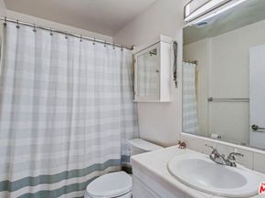 845 Brooks Avenue 1, Venice CA 90291