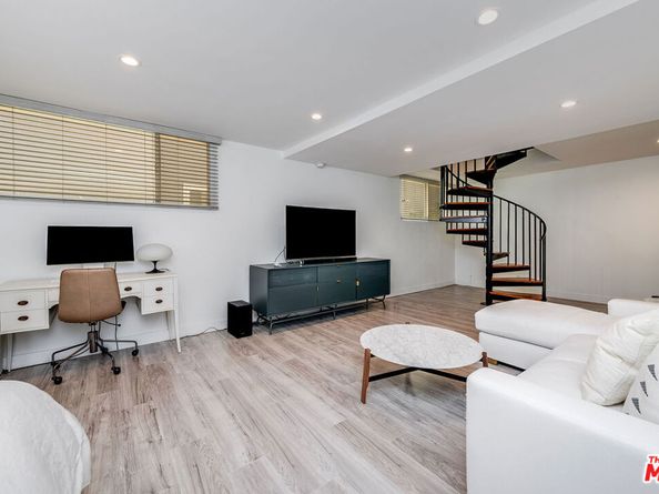 16 Quarterdeck Street 102, Marina Del Rey CA 90292