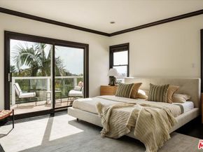 4189 Holly Knoll Drive, Los Angeles CA 90027