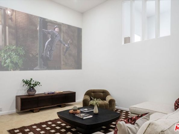 4189 Holly Knoll Drive, Los Angeles CA 90027