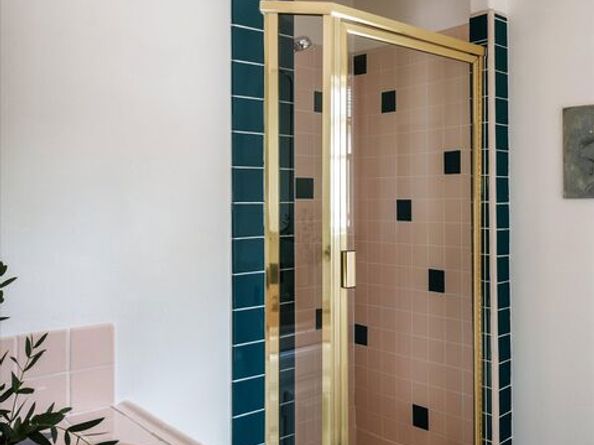 4189 Holly Knoll Drive, Los Angeles CA 90027