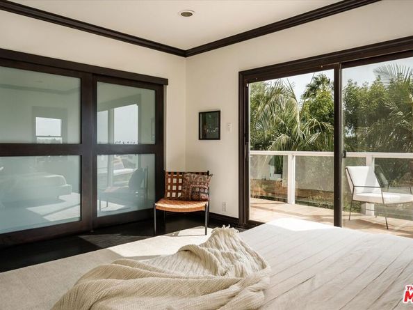 4189 Holly Knoll Drive, Los Angeles CA 90027