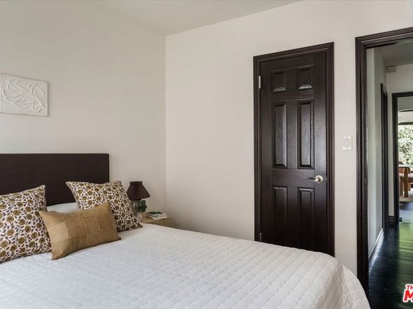 4189 Holly Knoll Drive, Los Angeles CA 90027