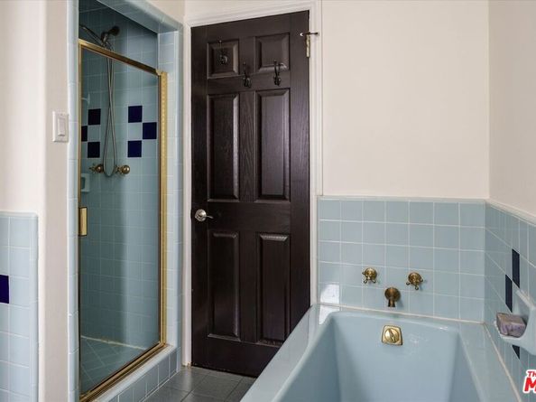 4189 Holly Knoll Drive, Los Angeles CA 90027