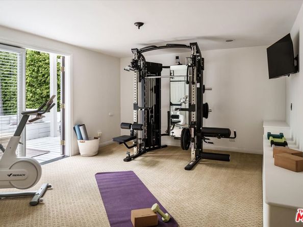 4189 Holly Knoll Drive, Los Angeles CA 90027