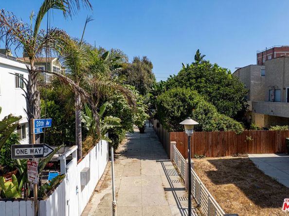 11 20th Avenue, Venice CA 90291