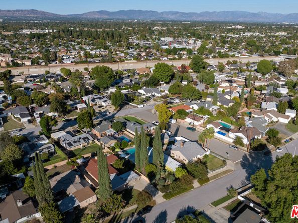 20307 Mobile Street, Winnetka CA 91306