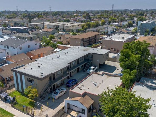 820 -824 W 95th Street, Los Angeles CA 90044