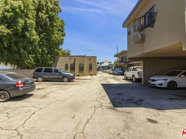 820 -824 W 95th Street, Los Angeles CA 90044