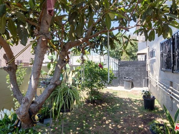 820 -824 W 95th Street, Los Angeles CA 90044