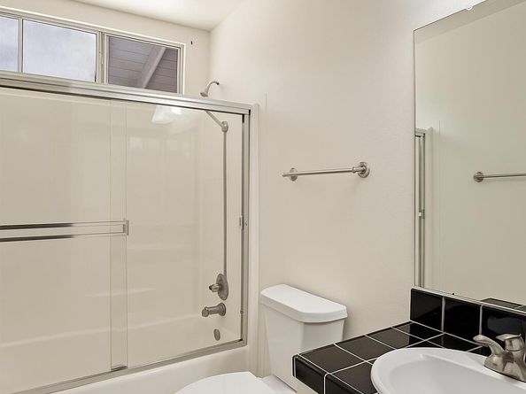 31552 Agoura Road 4, Westlake Village CA 91361