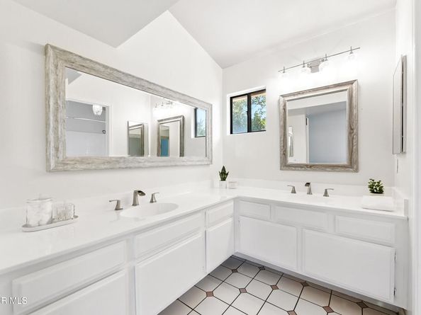 26933 Lost Oak Court, Calabasas CA 91301