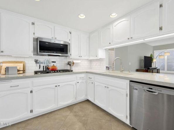 5656 Walnut Ridge Drive, Agoura Hills CA 91301