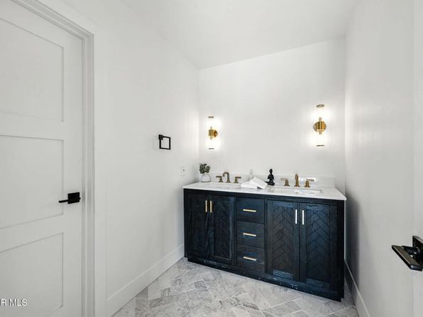 30670 Passageway Place, Agoura Hills CA 91301