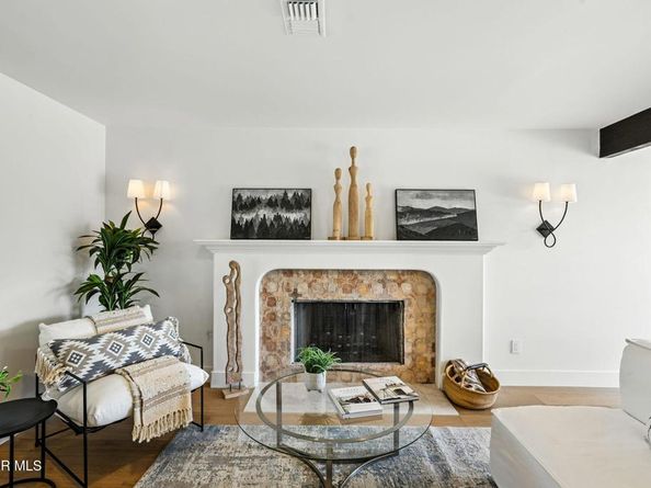30670 Passageway Place, Agoura Hills CA 91301