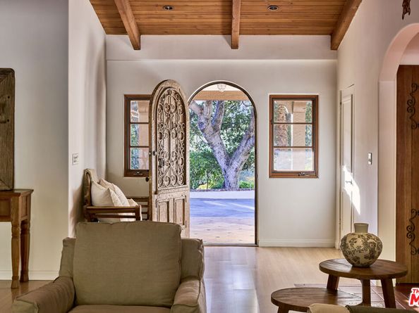 3268 Serra Road, Malibu CA 90265