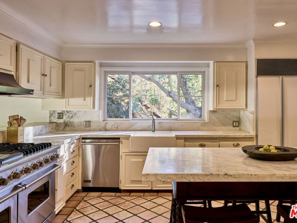 3268 Serra Road, Malibu CA 90265