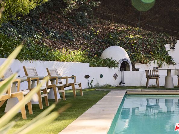 3268 Serra Road, Malibu CA 90265