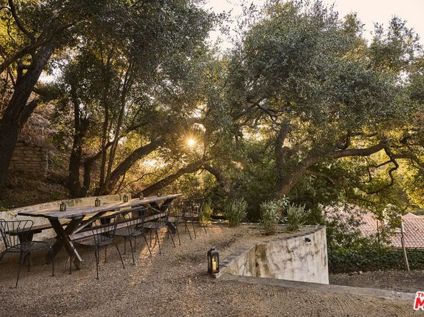 3268 Serra Road, Malibu CA 90265