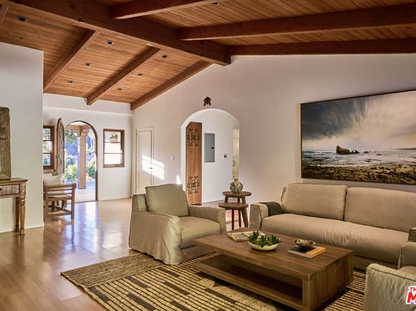 3268 Serra Road, Malibu CA 90265