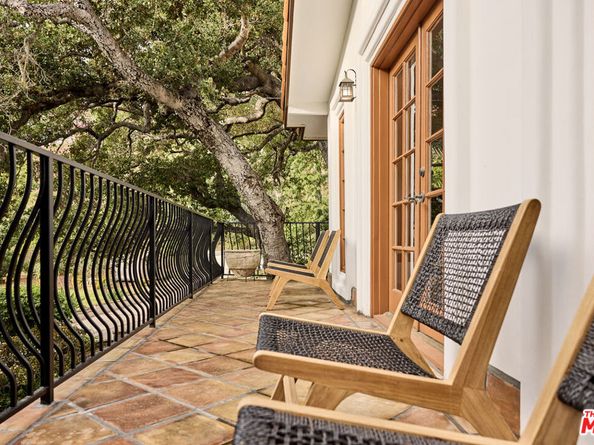 3268 Serra Road, Malibu CA 90265