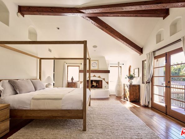 3268 Serra Road, Malibu CA 90265