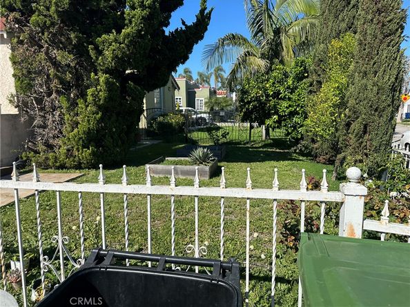 8725 S Denker, Los Angeles CA 90047