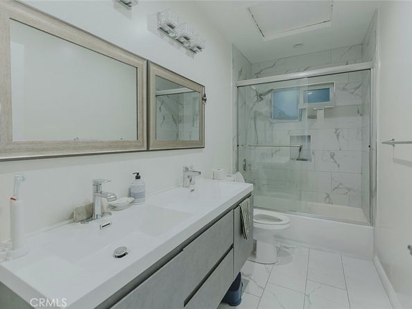 15439 Hart Street, Van Nuys CA 91406