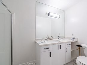 121 Sinclair Avenue 207, Glendale CA 91206