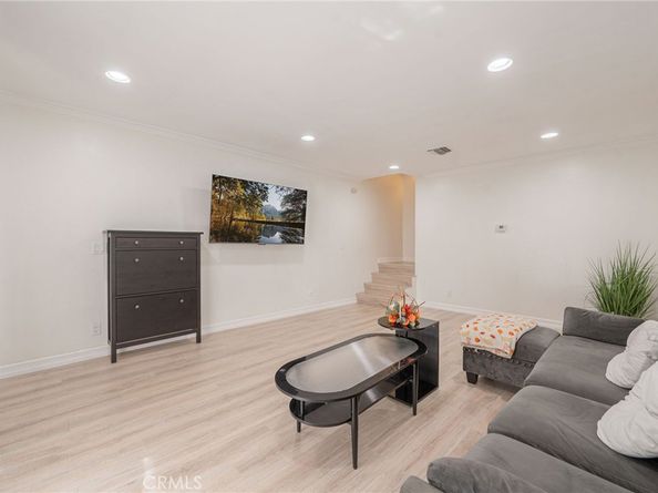 121 Sinclair Avenue 207, Glendale CA 91206