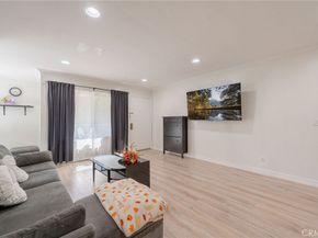 121 Sinclair Avenue 207, Glendale CA 91206