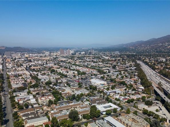 121 Sinclair Avenue 207, Glendale CA 91206