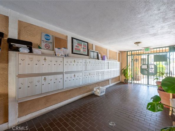 121 Sinclair Avenue 207, Glendale CA 91206