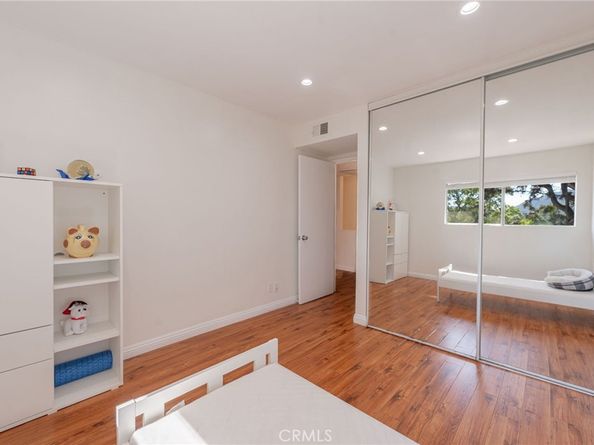 121 Sinclair Avenue 207, Glendale CA 91206