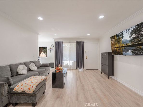 121 Sinclair Avenue 207, Glendale CA 91206