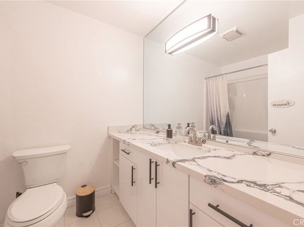 121 Sinclair Avenue 207, Glendale CA 91206