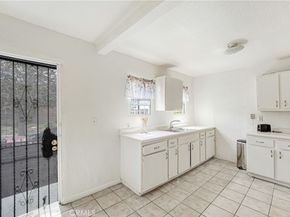 9027 Menlo, Los Angeles CA 90044