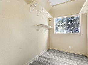 9027 Menlo, Los Angeles CA 90044