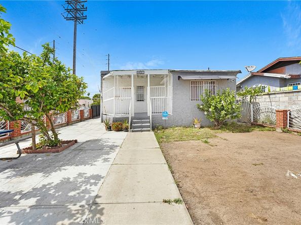 9027 Menlo, Los Angeles CA 90044