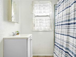 9027 Menlo, Los Angeles CA 90044