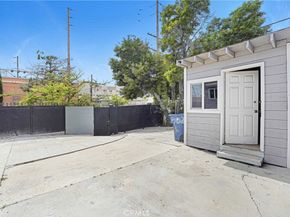 9027 Menlo, Los Angeles CA 90044