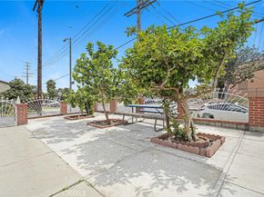 9027 Menlo, Los Angeles CA 90044