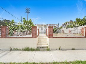 9027 Menlo, Los Angeles CA 90044