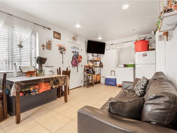 9201 S Central, Los Angeles CA 90002