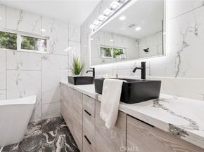 835 Sunset Avenue, Venice CA 90291
