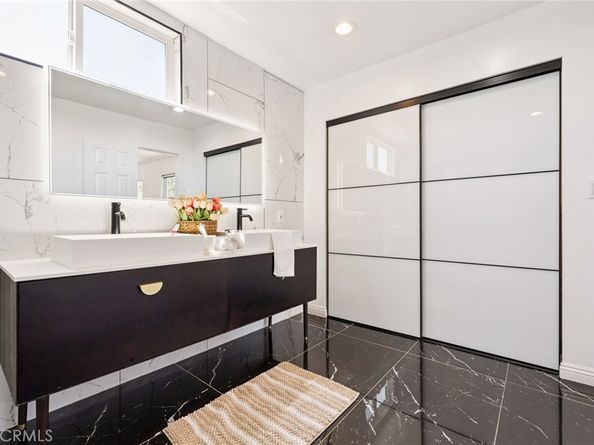 835 Sunset Avenue, Venice CA 90291