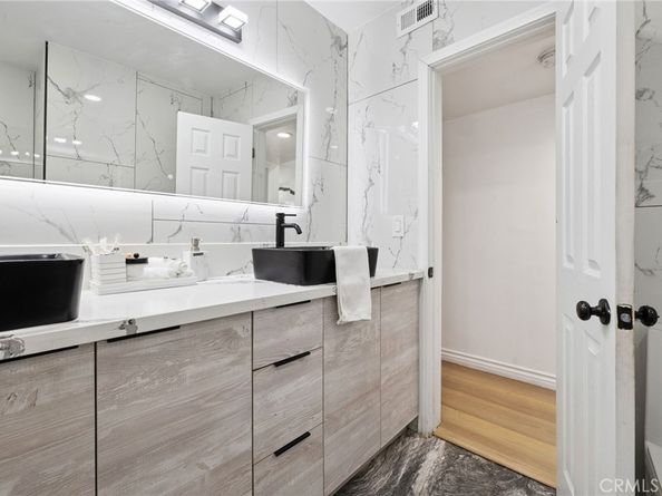 835 Sunset Avenue, Venice CA 90291