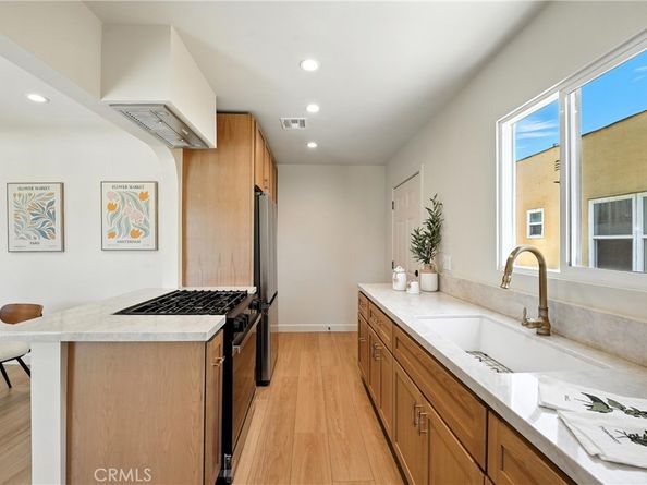 1543 79TH St., Los Angeles CA 90047