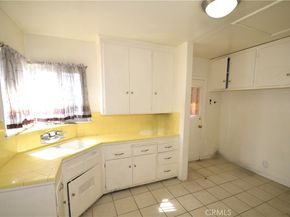 1515 W 98th Street, Los Angeles CA 90047
