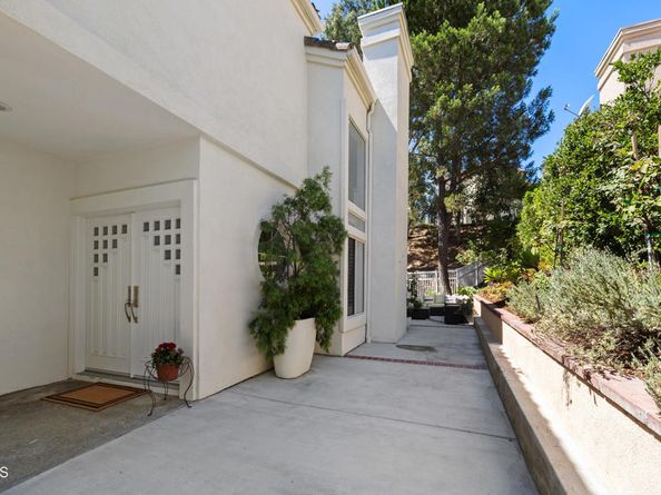 989 Calle La Primavera, Glendale CA 91208